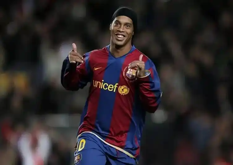 TA：热刺对库杜斯5000万镑报价被拒绝，俱乐部间仍在谈判.