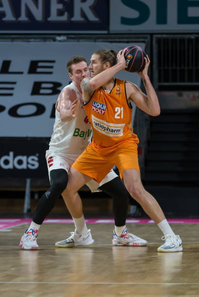 面对防守同 面对防守同