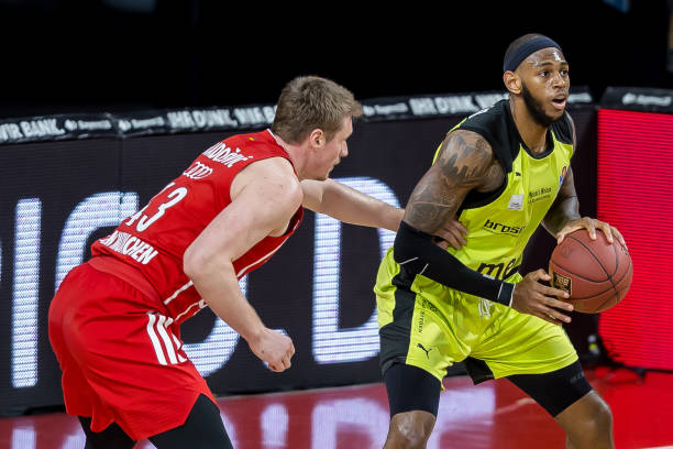 莫雷托：巴萨正在密切关注格里马尔多，药厂不想把他卖给拜仁（莫雷托：巴萨紧盯格里马尔多，勒沃库森无意将其卖给拜仁）